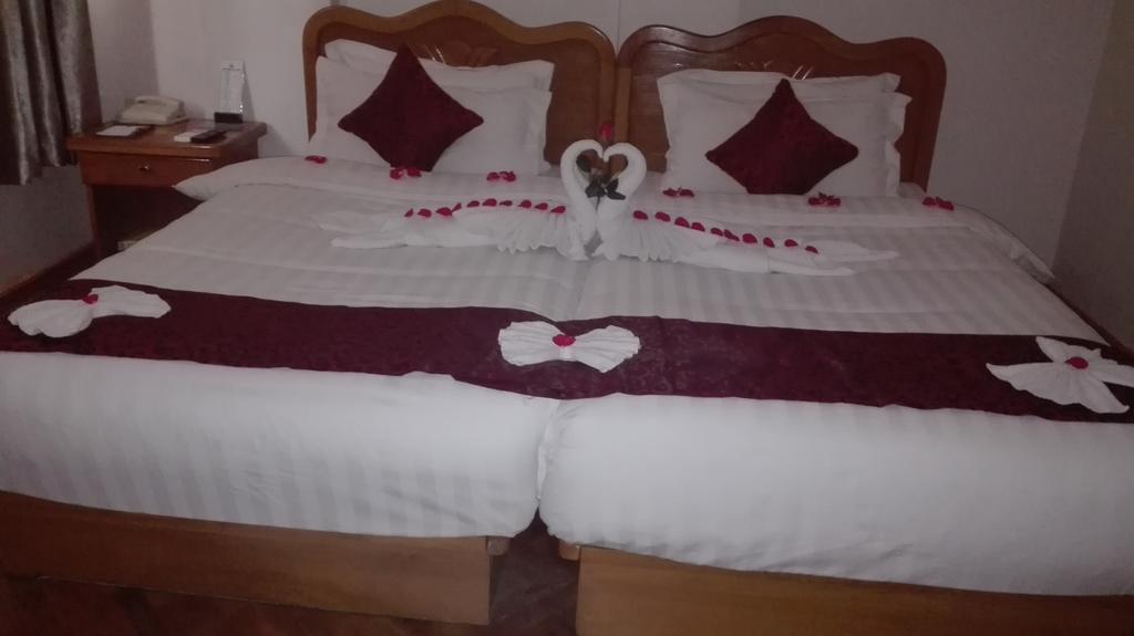 Hotel Dingar Mandalay Buitenkant foto