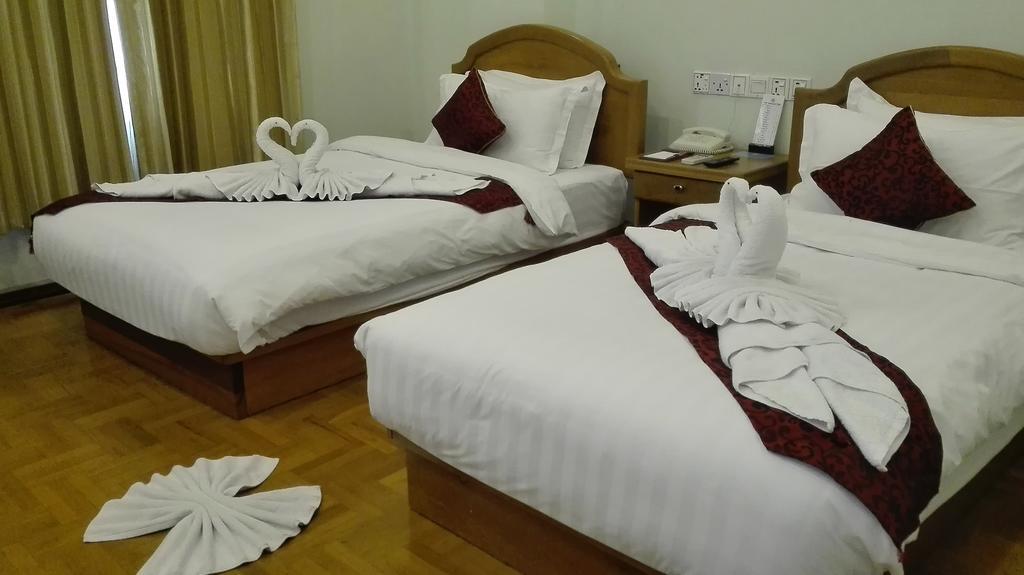 Hotel Dingar Mandalay Buitenkant foto
