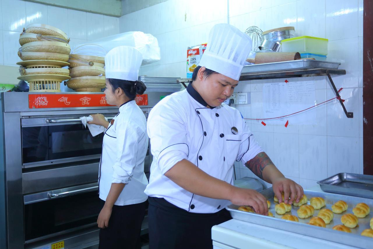 Hotel Dingar Mandalay Buitenkant foto